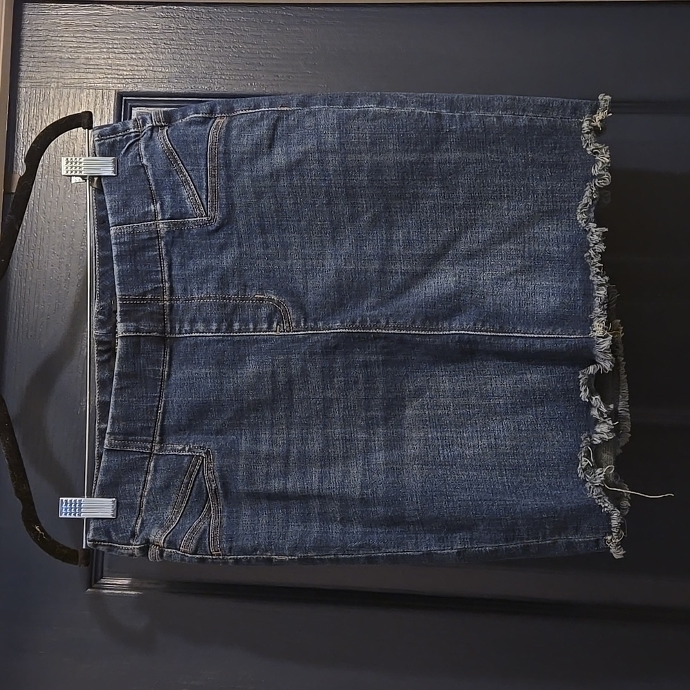 6/28 Liverpool Denim pullover on skirt